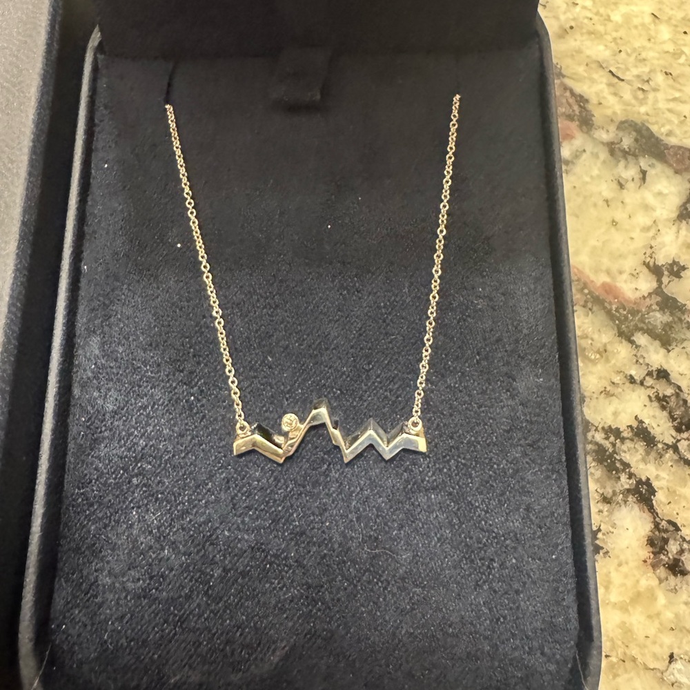 14k White Gold Mountain Outline Necklace 18” - Picture 8 of 15